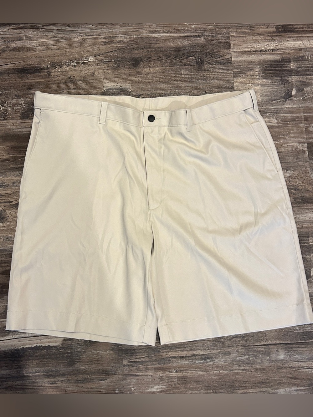 Ben Hogan Men’s Size 42 Golf Shorts Cream 9” Inseam NWOT